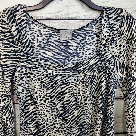 Daytrip MEDIUM Black/White Animal Print LS Blouse - Picture 2 of 8